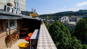 Продается 5 комнатная  Квартира на Мтацминда  (Старый Тбилиси)