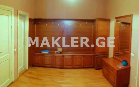  ქირავდება 170 m² ფართობის საკუთარი სახლი ვაკეში  შატბერაშვილის ქუჩაზე 