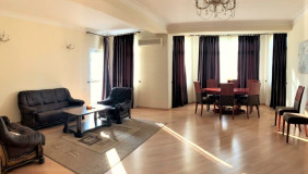 Сдаётся 3 комнатная  Квартира на Мтацминда  (Старый Тбилиси)