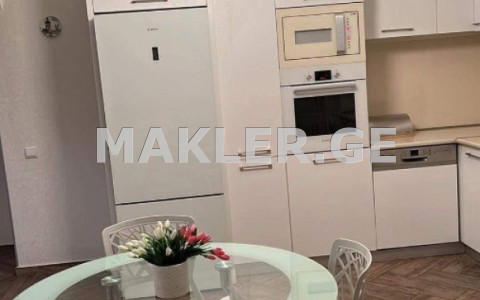  For Sale 4 room  Apartment in Avlabari dist.  in Ketevan Tsamebuli ave. 