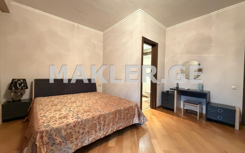  ქირავდება 2 ოთახიანი  ბინა მთაწმინდაზე (ძველ თბილისში)  ბროსეს ქუჩაზე 