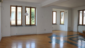 ქირავდება 350 m² ფართობის ოფისი ვერაზე