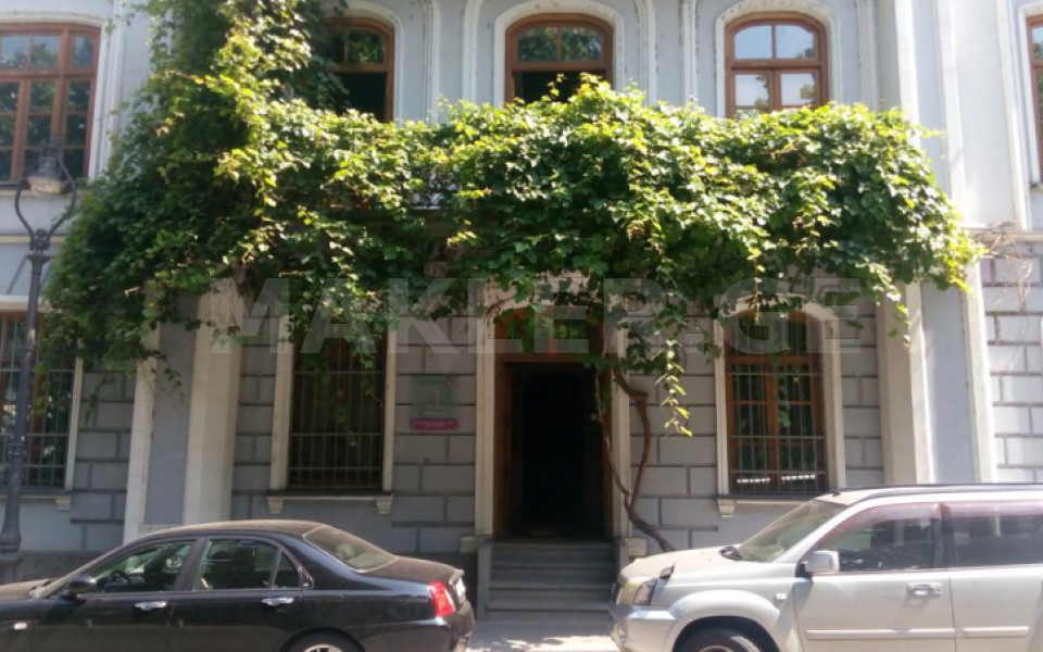  For Rent 3 room  Apartment in Chugureti dist.  in Agmashenebeli ave. 