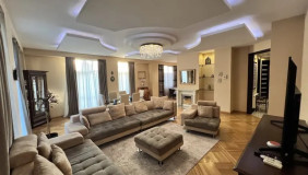 ქირავდება 4 ოთახიანი  ბინა ვაკეში