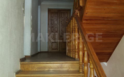  ქირავდება 500 m² ფართობის ოფისი ისანში  ცუცხვათის ქუჩაზე 