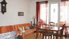 Продается 4 комнатная  Квартира на Мтацминда  (Старый Тбилиси)