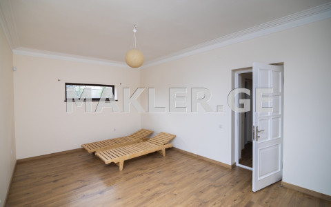  იყიდება ქირავდება 300 m² ფართობის საკუთარი სახლი დიდ დიღომში