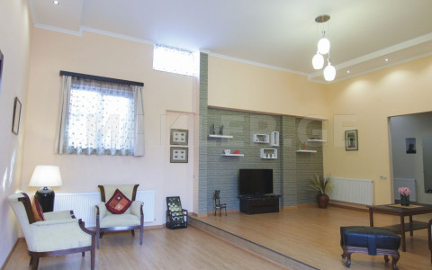  Сдаётся 3 комнатная  Квартира в Ваке  на ул. И.Абашидзе 