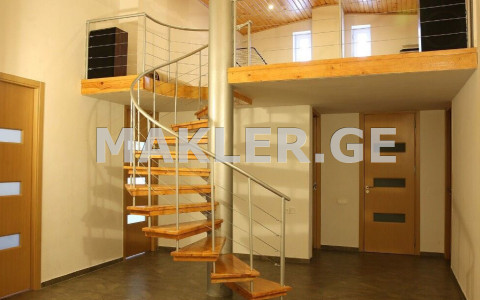  Сдаётся 5 комнатная  Квартира в Ваке  на ул. Кипшидзе 