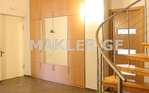  Сдаётся 5 комнатная  Квартира в Ваке  на ул. Кипшидзе 