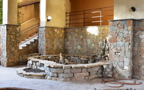  להשכרה 320 m² מֶרחָב מסחרי חלל in Nutsubidze plateau  in B.Zhgenti st. 