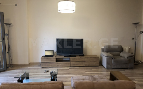  იყიდება 4 ოთახიანი  ბინა საბურთალოზე  გურამ ფანჯიკიძის ქუჩაზე 