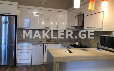  იყიდება 4 ოთახიანი  ბინა საბურთალოზე  გურამ ფანჯიკიძის ქუჩაზე 