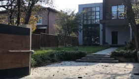 For Rent 300 m² space Private House in Tskneti dist.