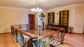 For Sale 6 room  Apartment in Saburtalo dist.