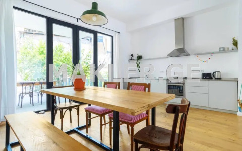  Kiralık 4   Daire in Mtatsminda dist. (Old Tbilisi)  in Tsavkisi st. 