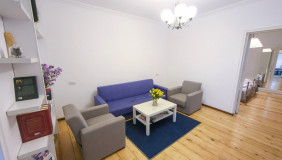 იყიდება 2 ოთახიანი  ბინა მთაწმინდაზე (ძველ თბილისში)