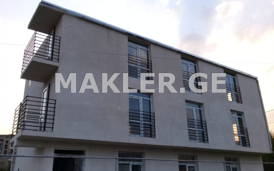  იყიდება 900 m² ფართობის კომერციული ფართი დიღომი 7-ში