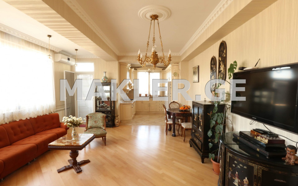  იყიდება 4 ოთახიანი  ბინა საბურთალოზე  მიცკევიჩის ქუჩაზე 