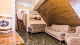 Сдаётся 4 комнатная  Квартира в Сололаки (Старый Тбилиси)