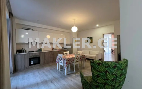  ქირავდება 3 ოთახიანი  ბინა სოლოლაკში (ძველ თბილისში)  ამაღლების ქუჩაზე 