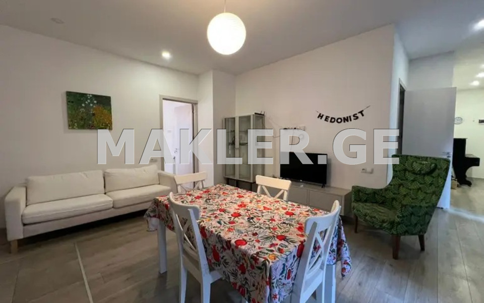  ქირავდება 3 ოთახიანი  ბინა სოლოლაკში (ძველ თბილისში)  ამაღლების ქუჩაზე 