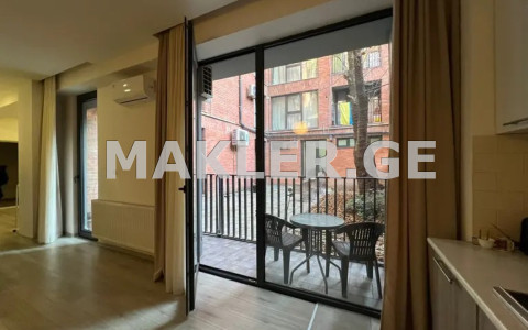  ქირავდება 3 ოთახიანი  ბინა სოლოლაკში (ძველ თბილისში)  ამაღლების ქუჩაზე 