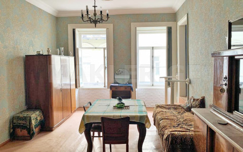  Продается 3 комнатная  Квартира в Сололаки (Старый Тбилиси)  на ул. Г.Табидзе 