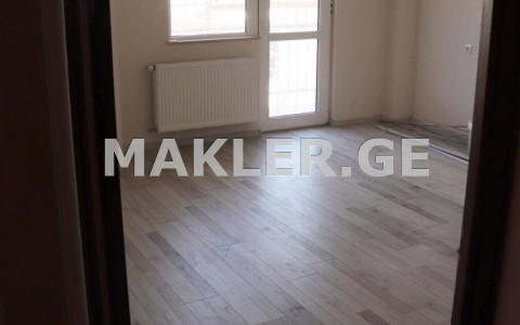  ქირავდება 7 ოთახიანი  ბინა ვერაზე  გუდაურის ქუჩაზე 