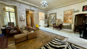 Продается 6 комнатная  Квартира в Сололаки (Старый Тбилиси)