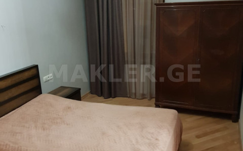  Сдаётся 3 комнатная  Квартира на Мтацминда  (Старый Тбилиси)  на пр. Руставели 