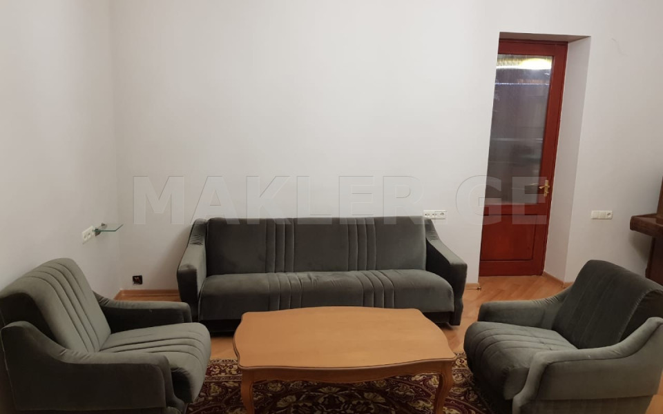  Сдаётся 3 комнатная  Квартира на Мтацминда  (Старый Тбилиси)  на пр. Руставели 