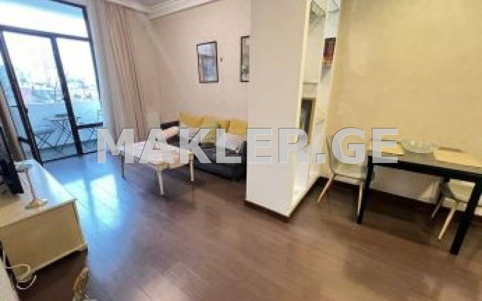  იყიდება 2 ოთახიანი  ბინა მთაწმინდაზე (ძველ თბილისში)  ჩიტაძის ქუჩაზე 