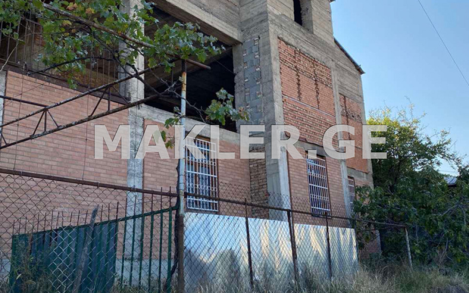  იყიდება 422 m² ფართობის საკუთარი სახლი ვაკეში  შატბერაშვილის II შესახვევში 