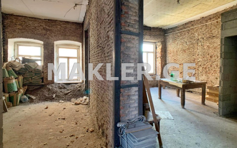  იყიდება 475 m² ფართობის კომერციული ფართი სოლოლაკში (ძველ თბილისში)  ვერცხლის შესახვევში 