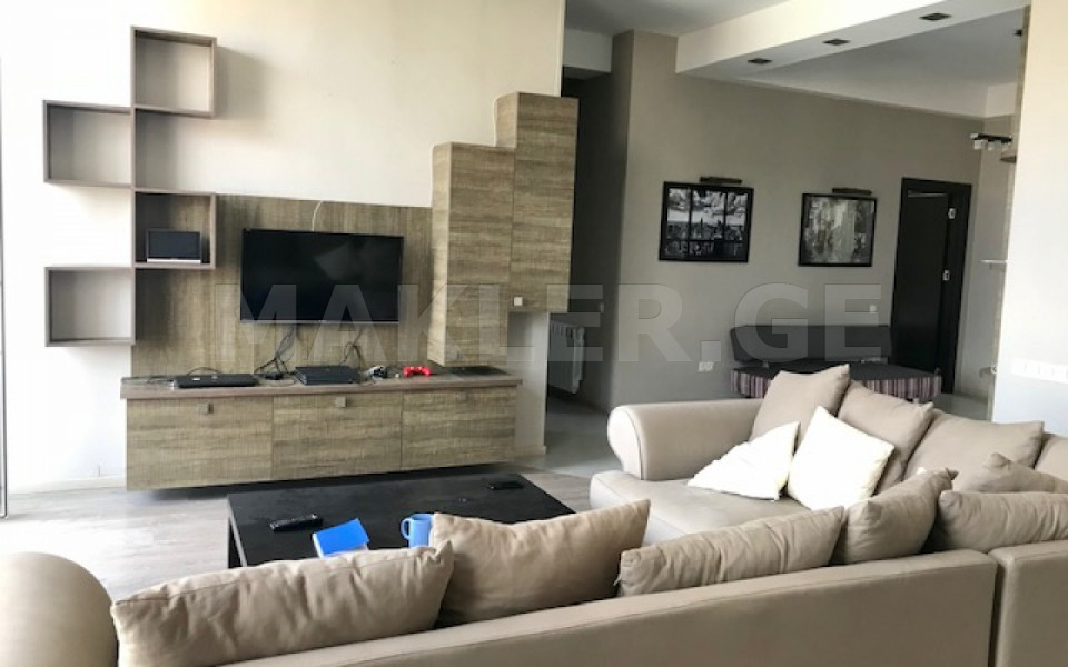  ქირავდება 4 ოთახიანი  ბინა ვაკეში  ტ.ტაბიძის ქუჩაზე 