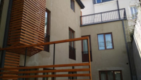 For Sale 300 m² space Private House in Sololaki dist. (Old Tbilisi)