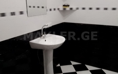  ქირავდება 200 m² ფართობის ოფისი საბურთალოზე  ვაჟა-ფშაველას გამზირზე 
