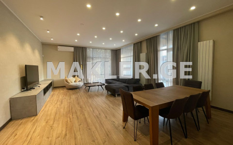  იყიდება 330 m² ფართობის საკუთარი სახლი დიღომი 8-ში