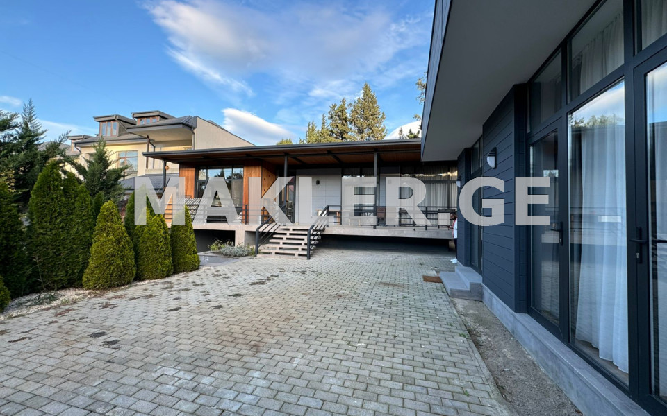  იყიდება 330 m² ფართობის საკუთარი სახლი დიღომი 8-ში