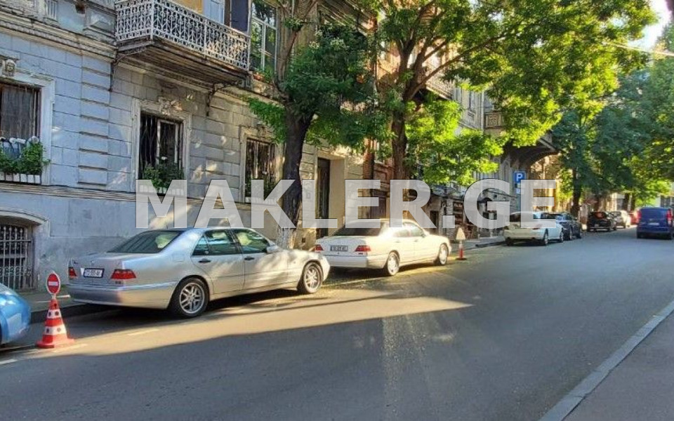  For Sale 5 room  Apartment in Sololaki dist. (Old Tbilisi)  in Amagleba st. 