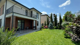 For Sale or For Rent 280 m² space Private House in Digomi 1