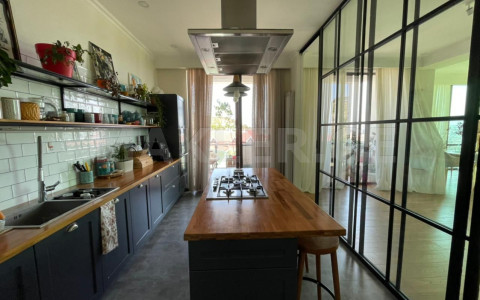  ქირავდება 4 ოთახიანი  ბინა ვაკეში  ნ. ჟვანიას ქუჩაზე 