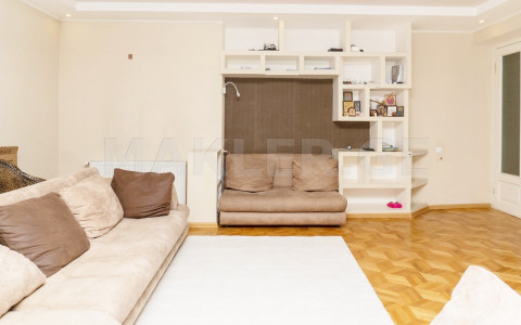  For Sale 5 room  Apartment in Saburtalo dist.  in Panaskertel-Tsitsishvilii st. 