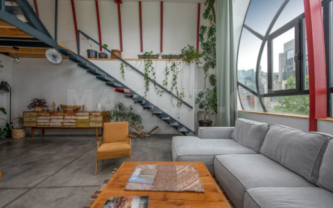  Продается 3 комнатная  Квартира в Ваке  на ул. Тактакишвили 