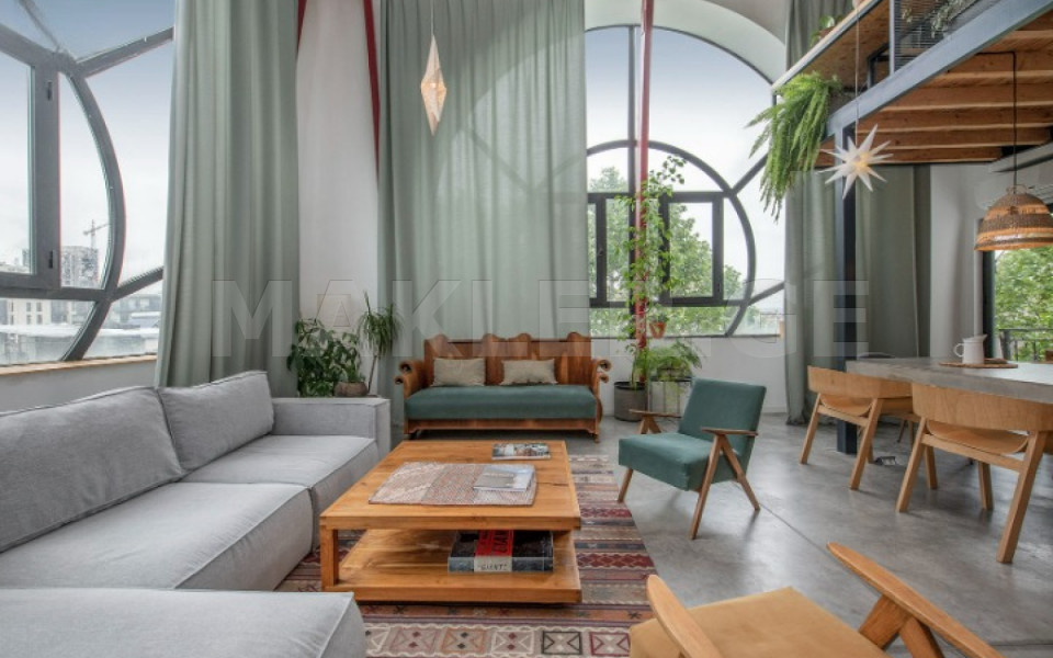  Продается 3 комнатная  Квартира в Ваке  на ул. Тактакишвили 