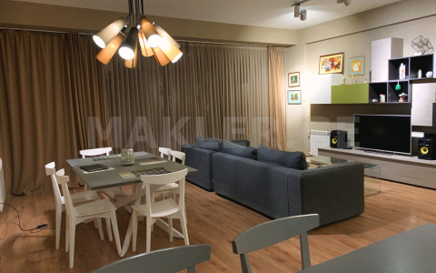  ქირავდება 3 ოთახიანი  ბინა ვაკეში  მცხეთის ქუჩაზე 