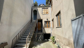For Sale 400 m² space Private House in Chugureti dist.