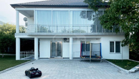 For Rent 318 m² space Private House