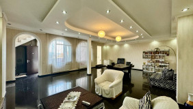 For Sale 290 m² space Private House in Mtatsminda dist. (Old Tbilisi)
